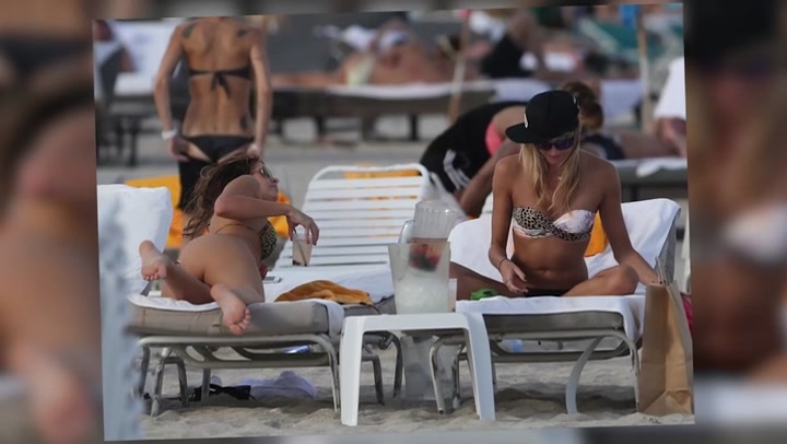 Kelly_Kelly_Looks_Stunning_On_The_Beach_In_Miami_045.jpg
