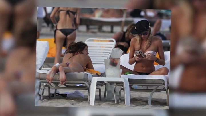 Kelly_Kelly_Looks_Stunning_On_The_Beach_In_Miami_072.jpg