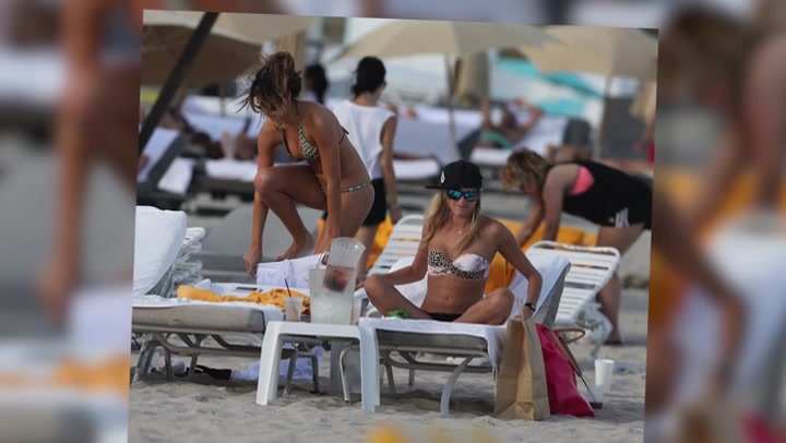 Kelly_Kelly_Looks_Stunning_On_The_Beach_In_Miami_116.jpg