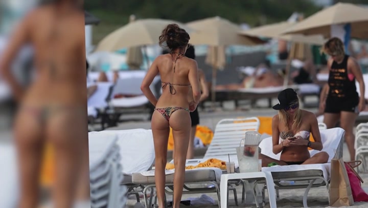 Kelly_Kelly_Looks_Stunning_On_The_Beach_In_Miami_123.jpg