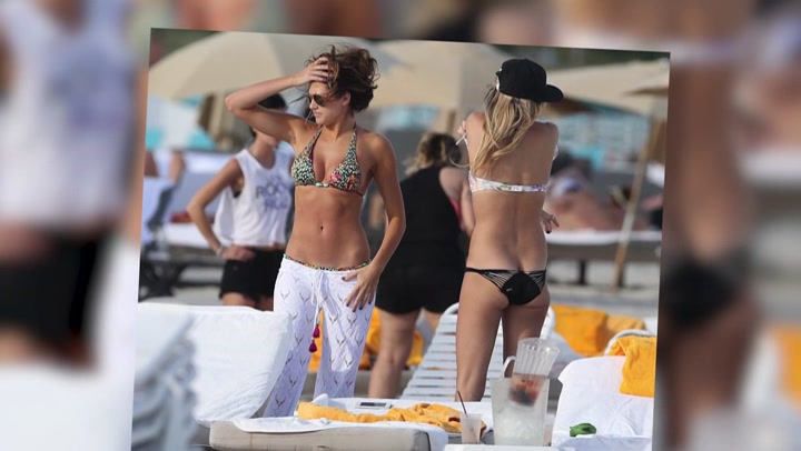 Kelly_Kelly_Looks_Stunning_On_The_Beach_In_Miami_133.jpg