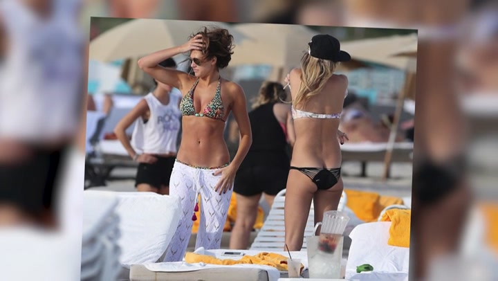 Kelly_Kelly_Looks_Stunning_On_The_Beach_In_Miami_134.jpg