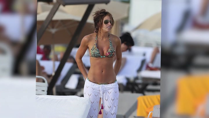 Kelly_Kelly_Looks_Stunning_On_The_Beach_In_Miami_149.jpg