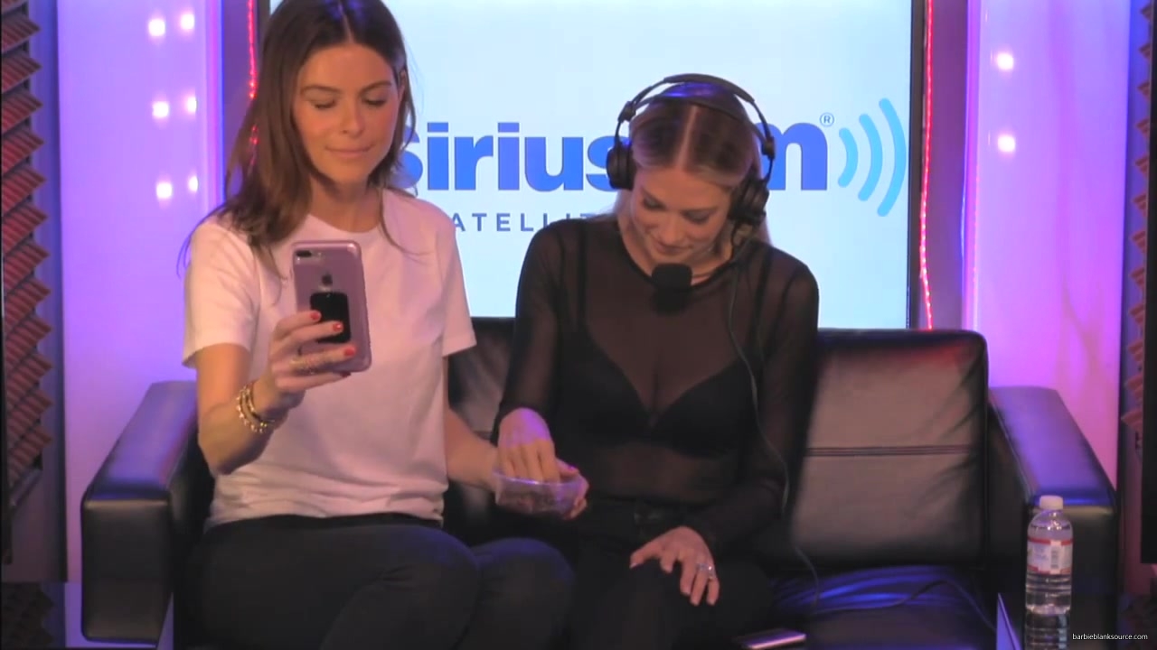 Barbie_Blank_Maria_Menounos_Eat_Real_Grasshoppers_446.jpg