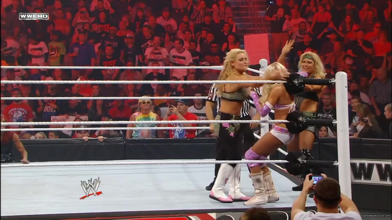 RAW_967_DECEMBER_052C_2011_477.jpg