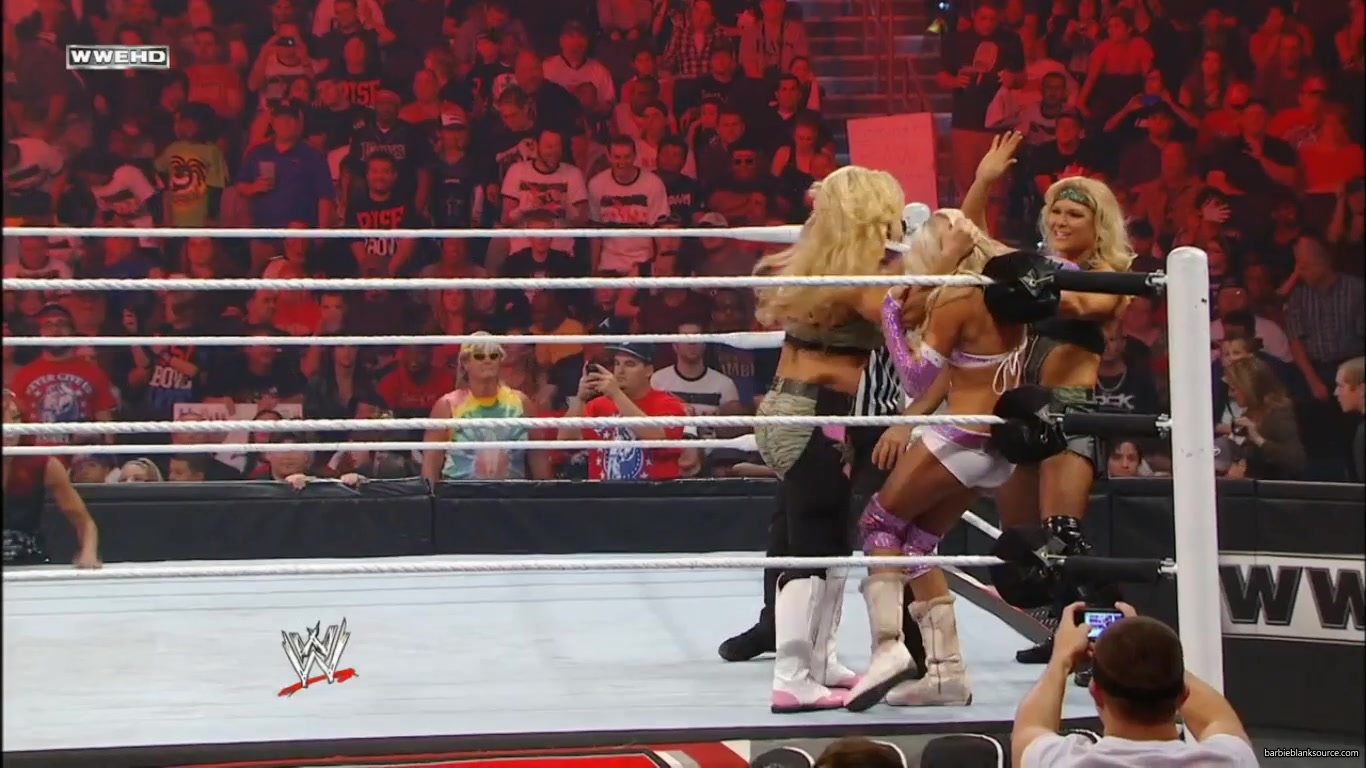 RAW_967_DECEMBER_052C_2011_478.jpg