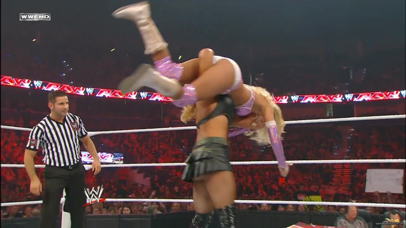 RAW_967_DECEMBER_052C_2011_529.jpg