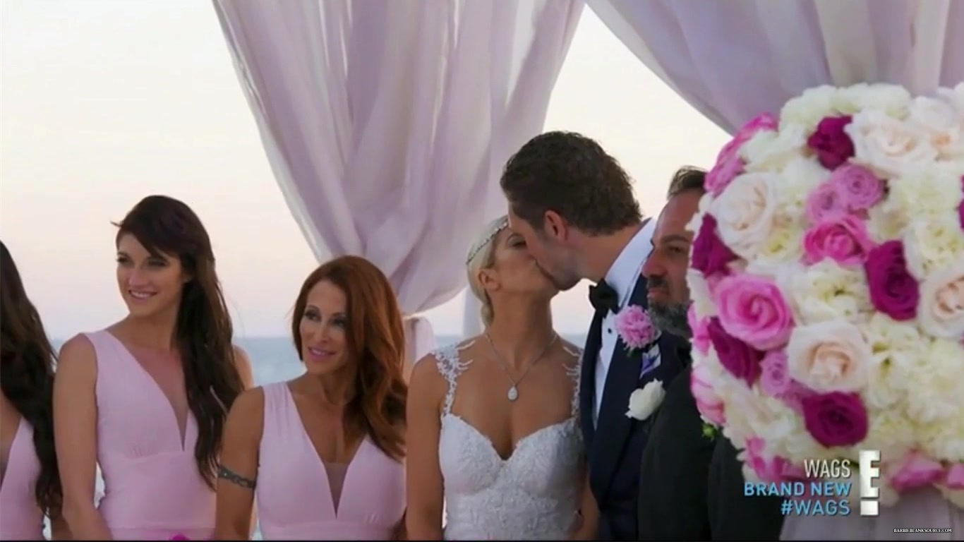 WAGS_S02E06_A_Wag_Wedding_HDTV_x264-CRiMSON_3135.jpg