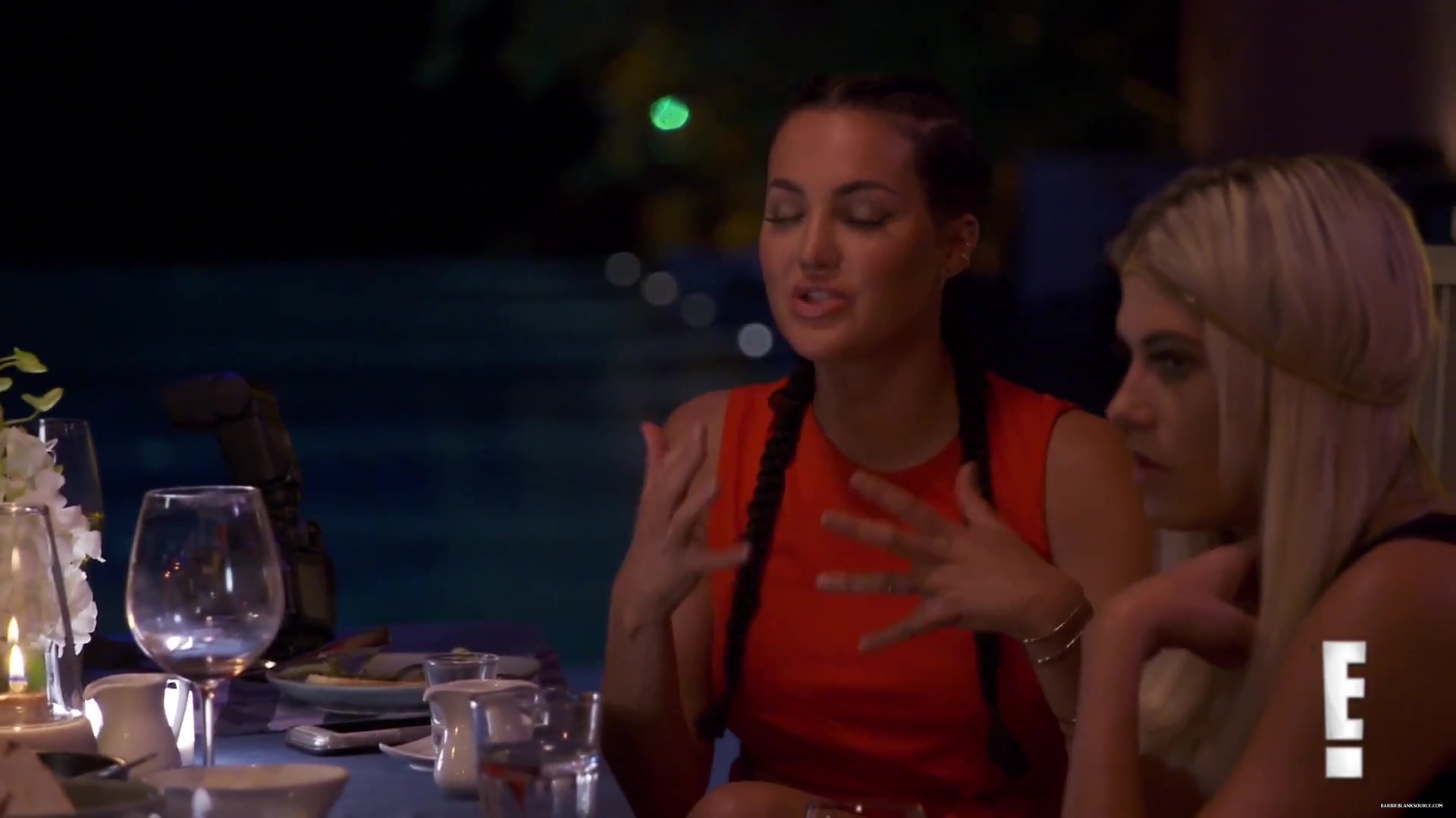 WAGS___Sasha_and_Tia_Fight_at_the_Dinner_Table___E21_211.jpg