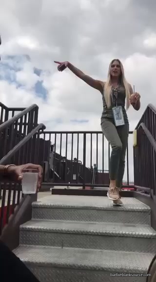 video-1490560536_01.jpg