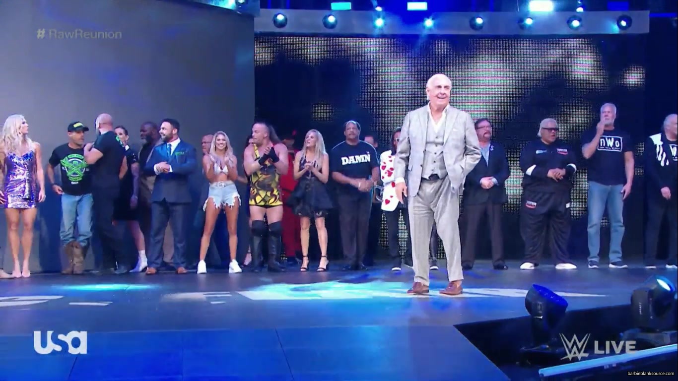 wwe_monday_night_raw_2019_07_22_1080p_web_x264-menintights_183.jpg