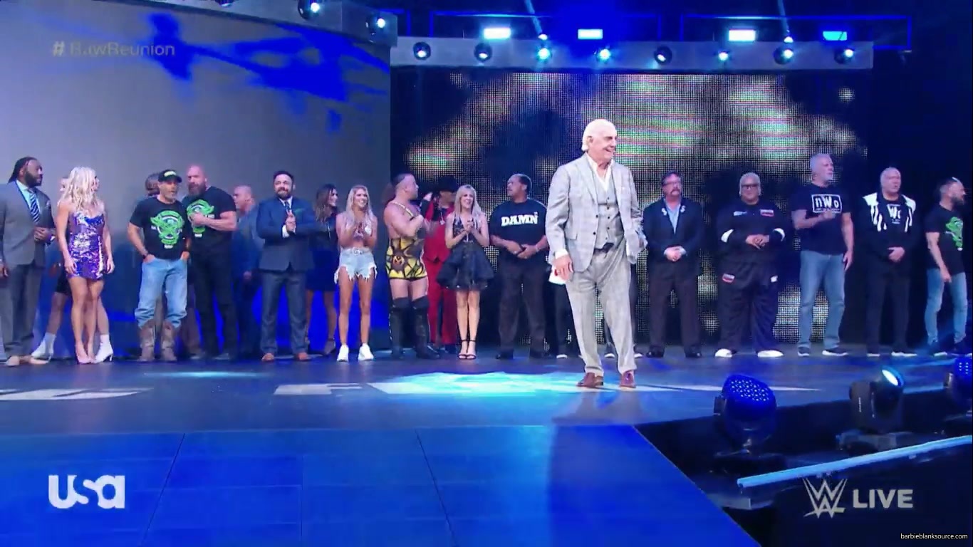 wwe_monday_night_raw_2019_07_22_1080p_web_x264-menintights_185.jpg