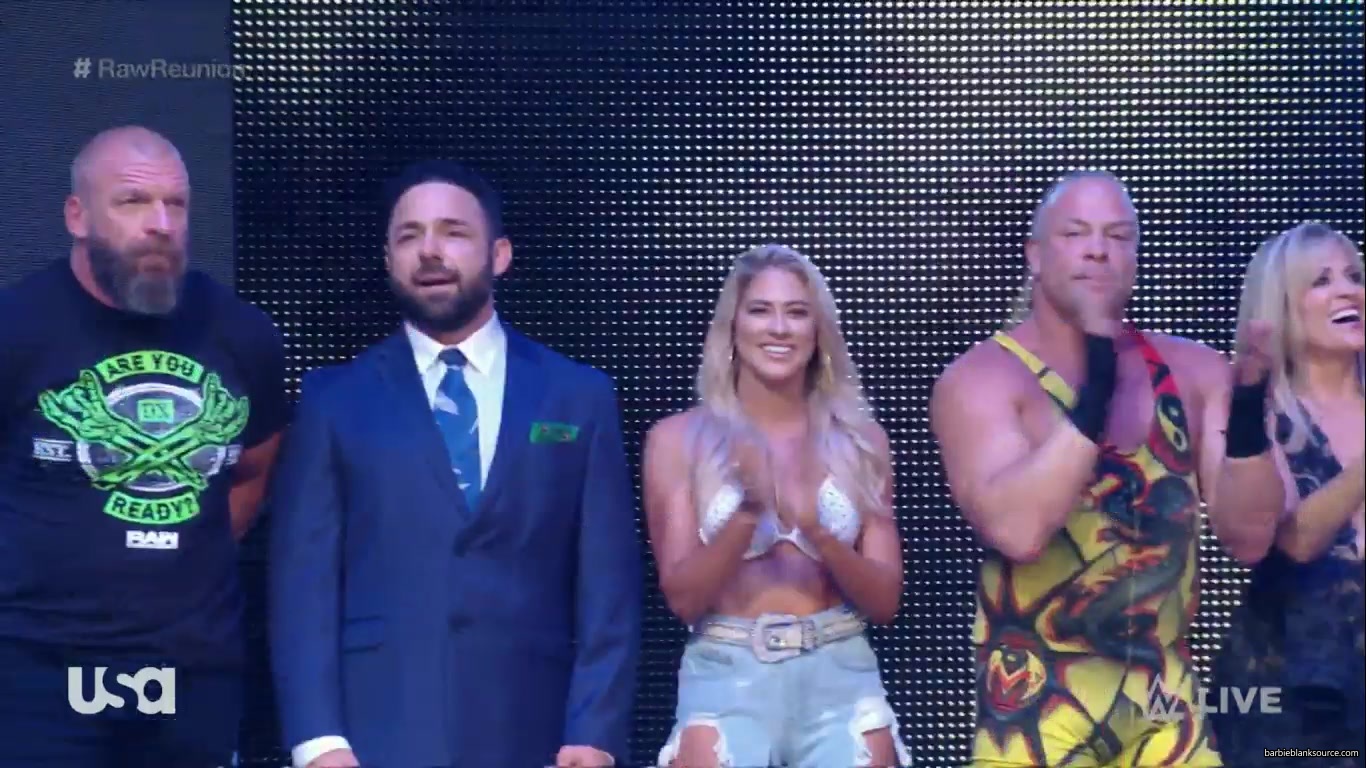 wwe_monday_night_raw_2019_07_22_1080p_web_x264-menintights_226.jpg