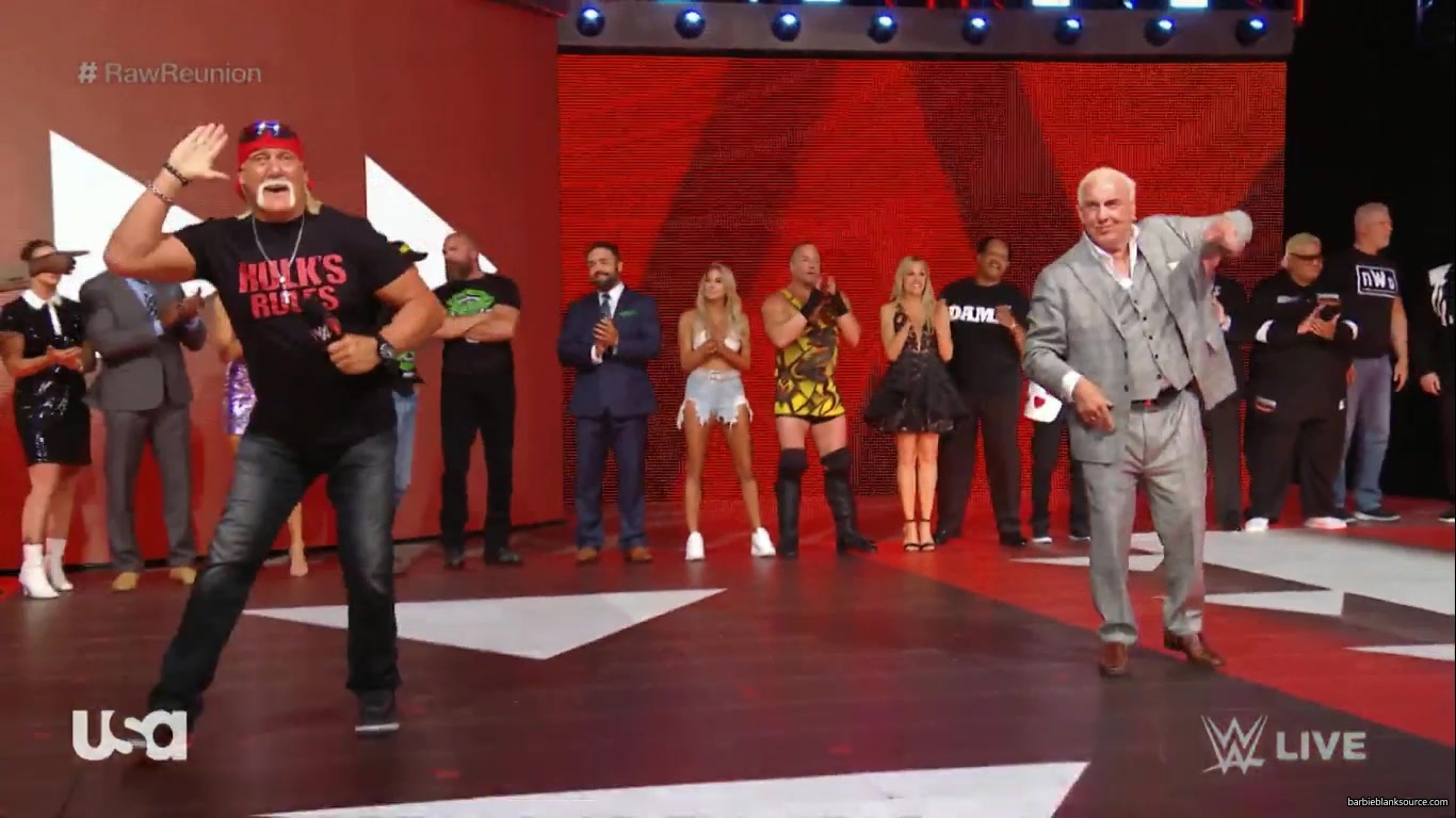 wwe_monday_night_raw_2019_07_22_1080p_web_x264-menintights_347.jpg