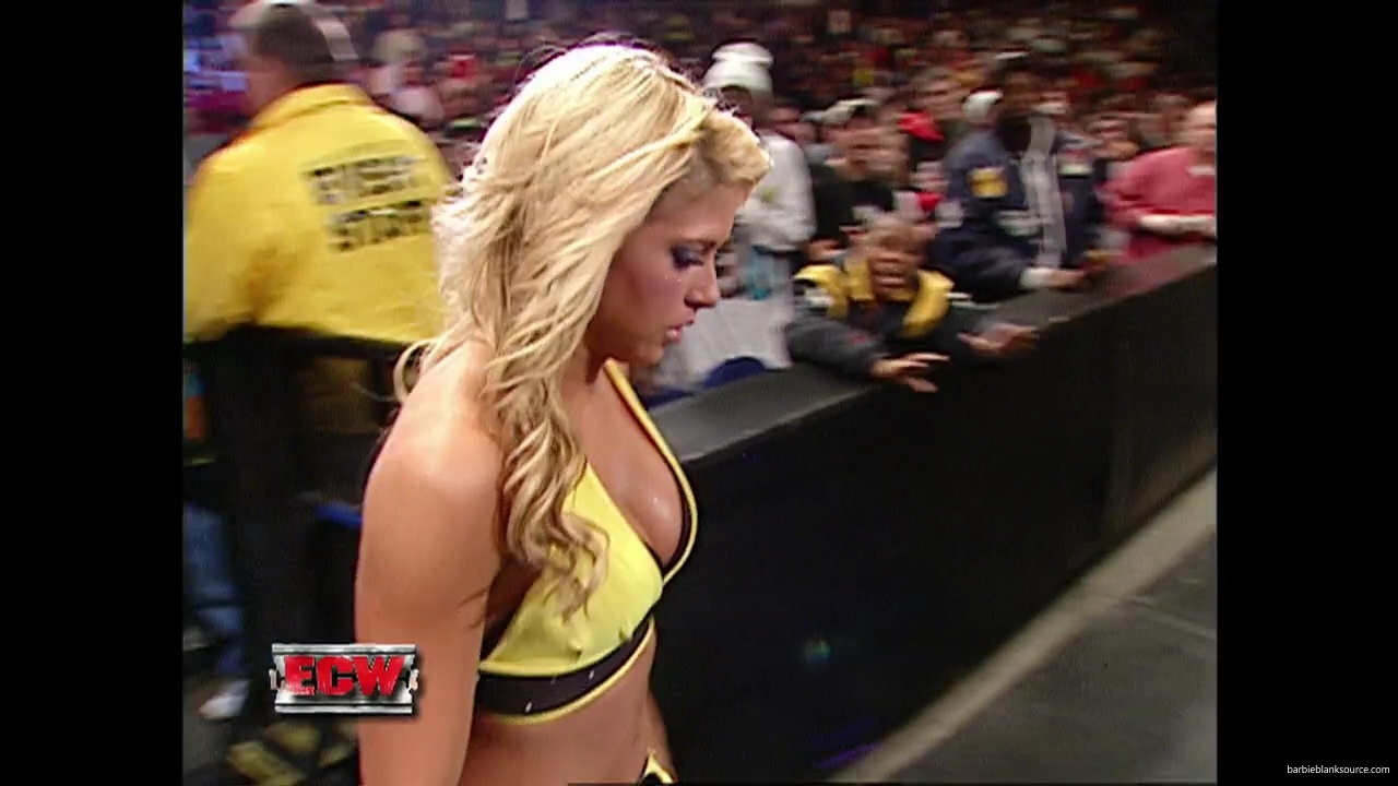 WWE_ECW_12_05_06_Ariel_vs_Kelly_mp40026.jpg