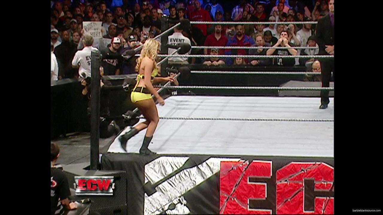 WWE_ECW_12_05_06_Ariel_vs_Kelly_mp40029.jpg