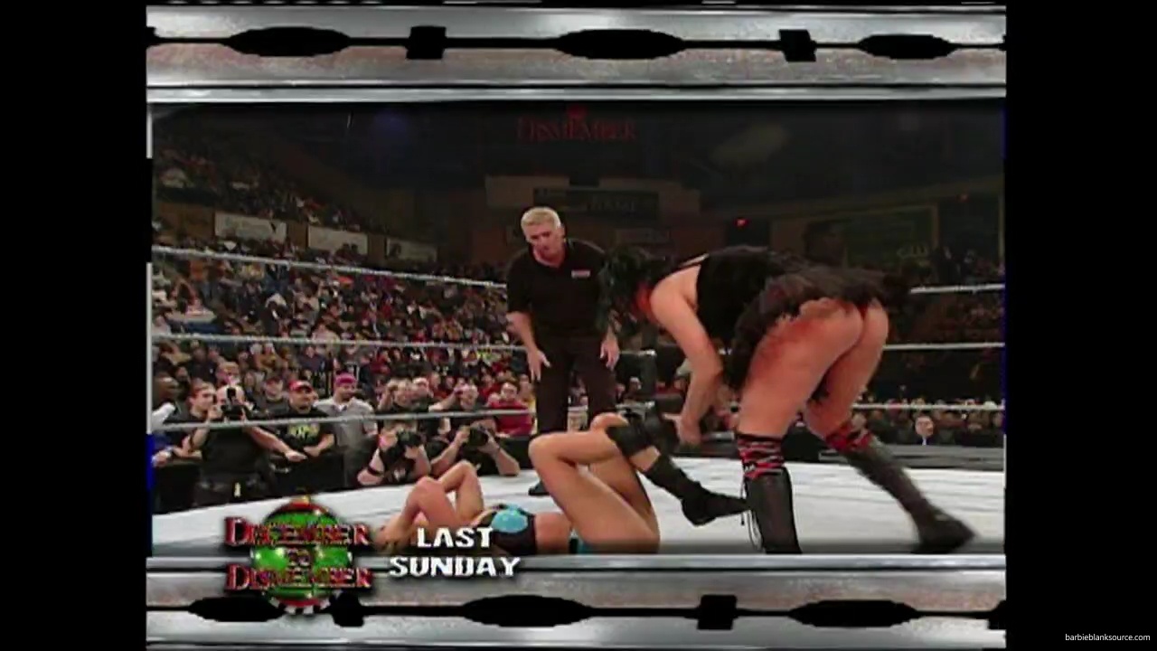 WWE_ECW_12_05_06_Ariel_vs_Kelly_mp40040.jpg