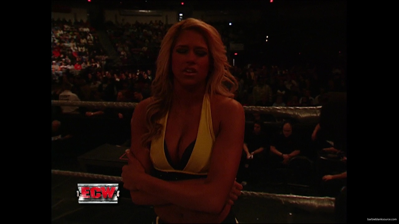 WWE_ECW_12_05_06_Ariel_vs_Kelly_mp40100.jpg