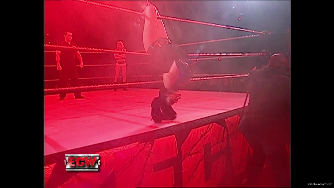 WWE_ECW_12_05_06_Ariel_vs_Kelly_mp40136.jpg