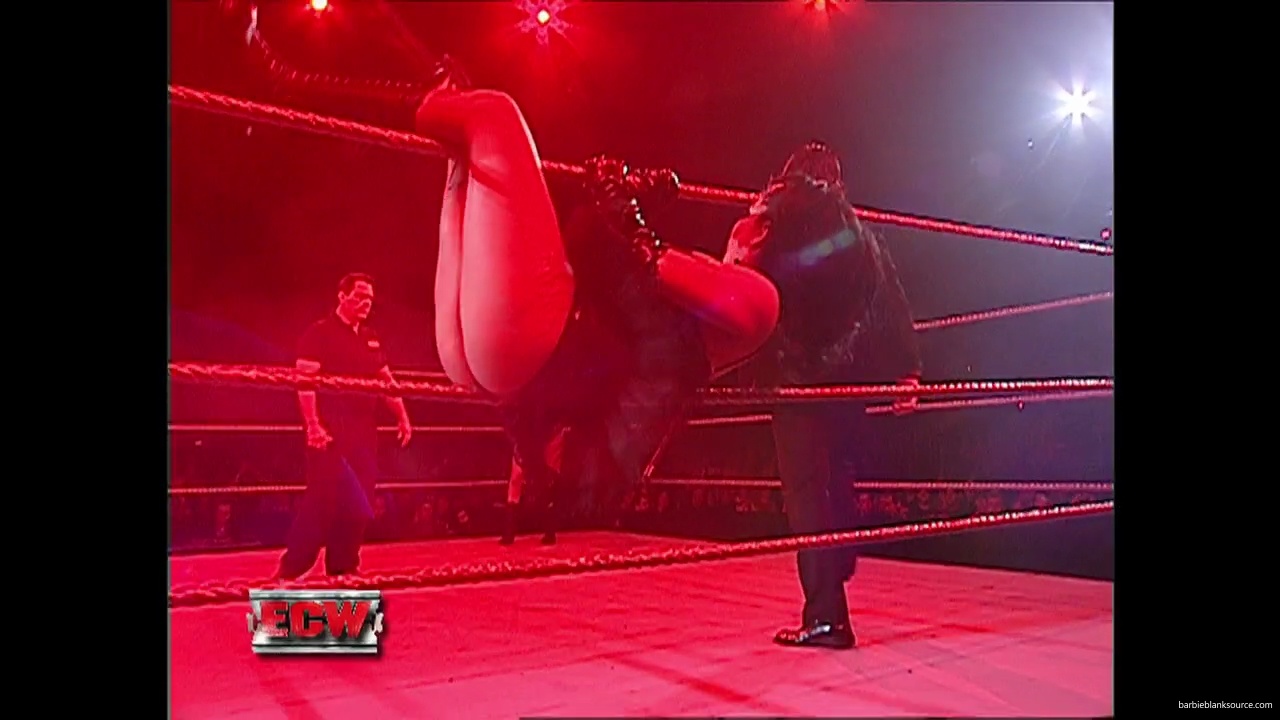 WWE_ECW_12_05_06_Ariel_vs_Kelly_mp40140.jpg