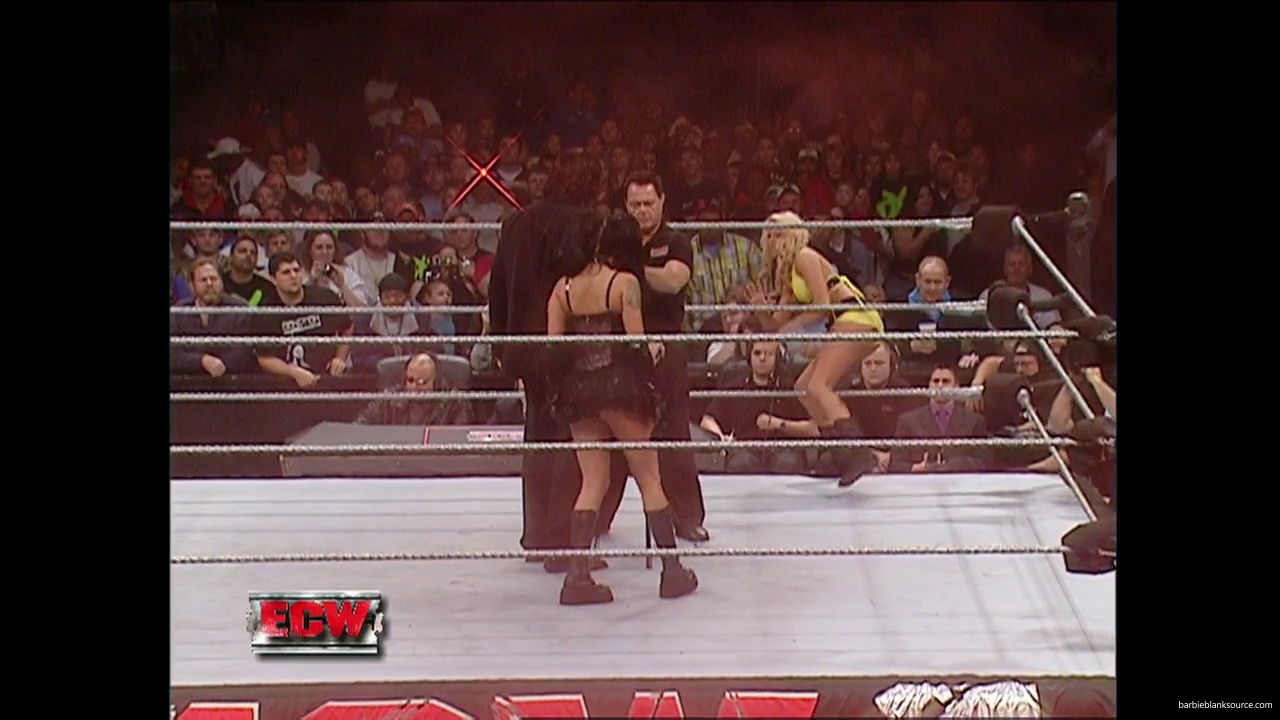 WWE_ECW_12_05_06_Ariel_vs_Kelly_mp40158.jpg