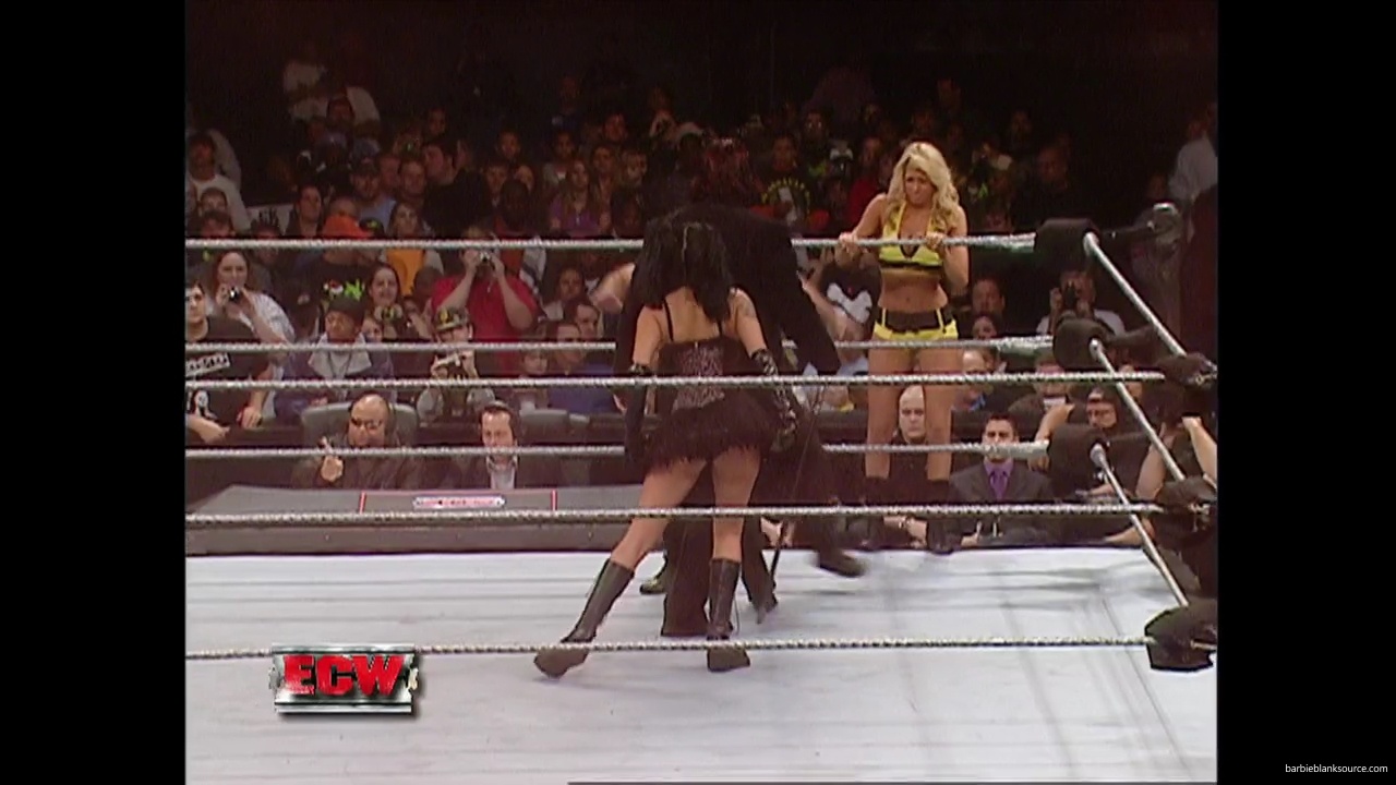 WWE_ECW_12_05_06_Ariel_vs_Kelly_mp40163.jpg