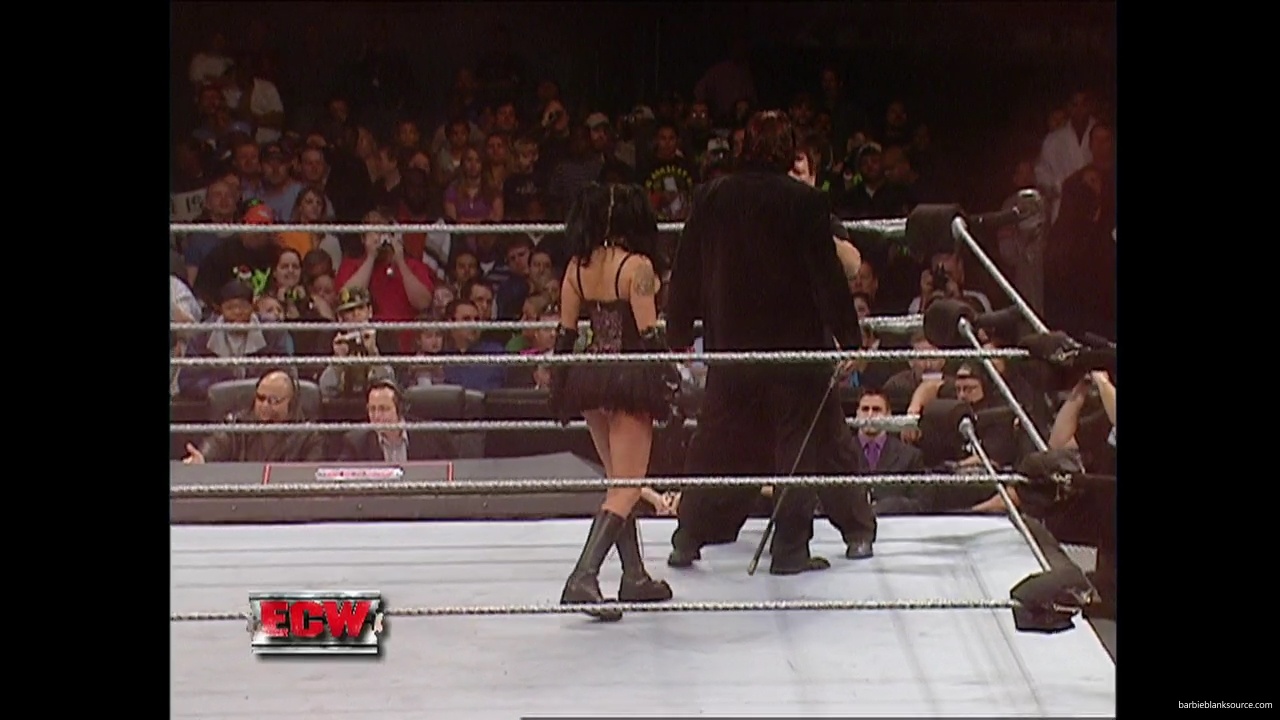 WWE_ECW_12_05_06_Ariel_vs_Kelly_mp40164.jpg