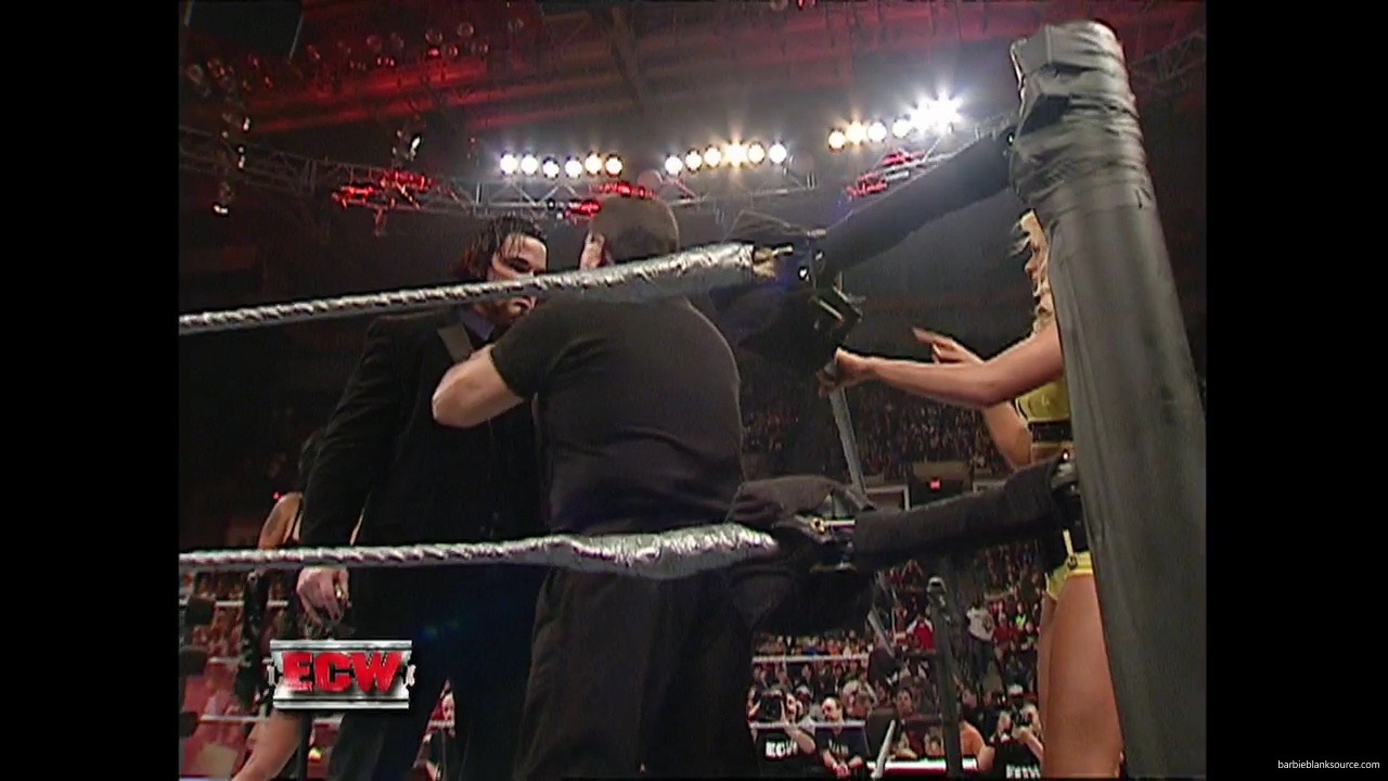 WWE_ECW_12_05_06_Ariel_vs_Kelly_mp40166.jpg