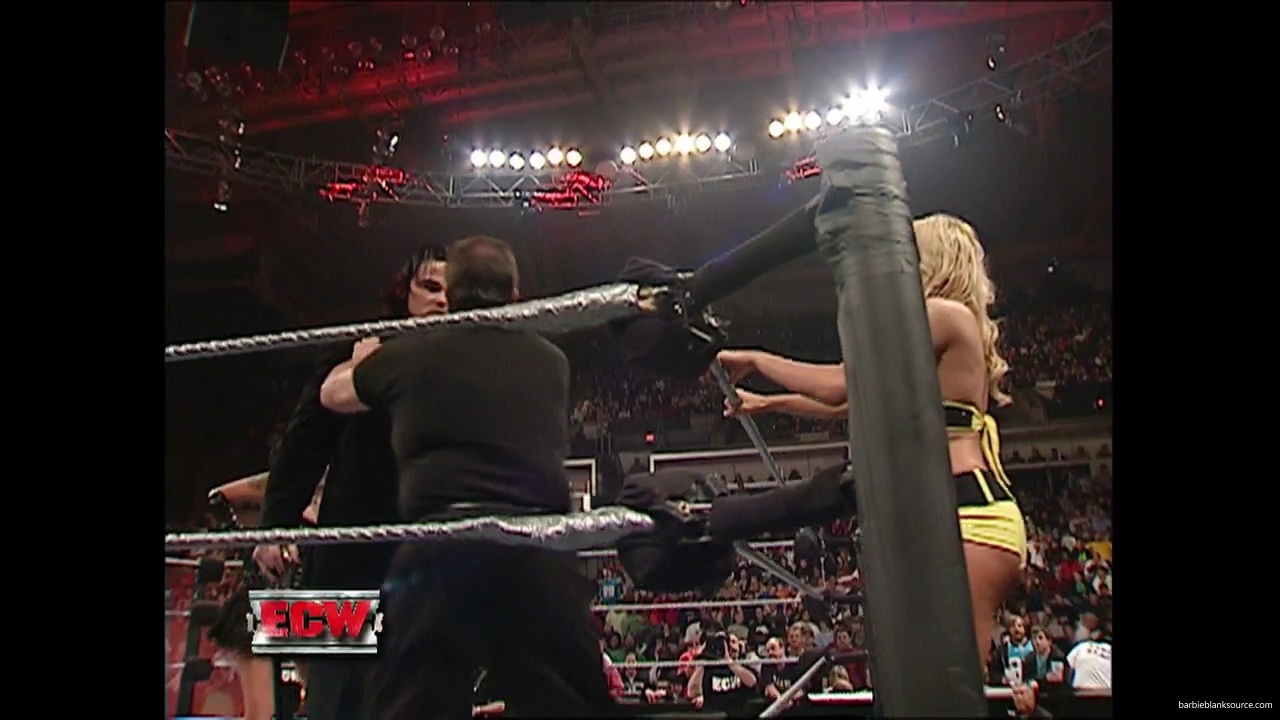 WWE_ECW_12_05_06_Ariel_vs_Kelly_mp40167.jpg