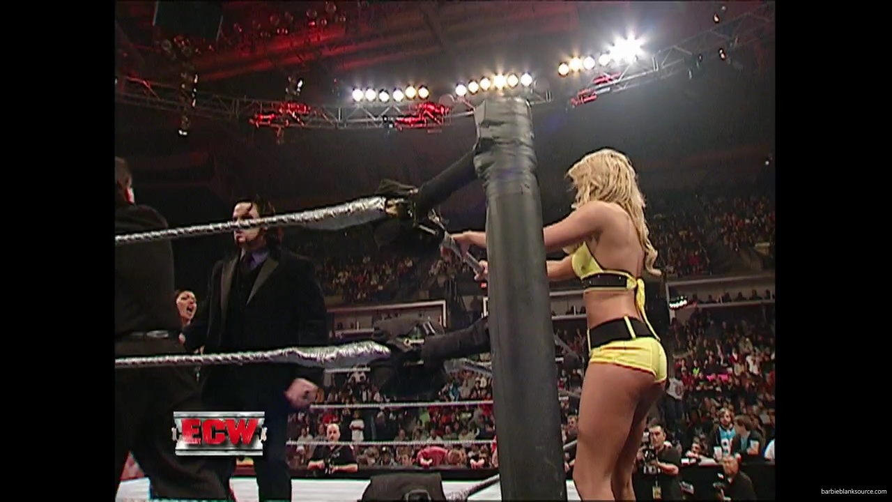 WWE_ECW_12_05_06_Ariel_vs_Kelly_mp40168.jpg