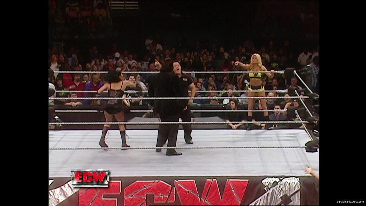 WWE_ECW_12_05_06_Ariel_vs_Kelly_mp40174.jpg