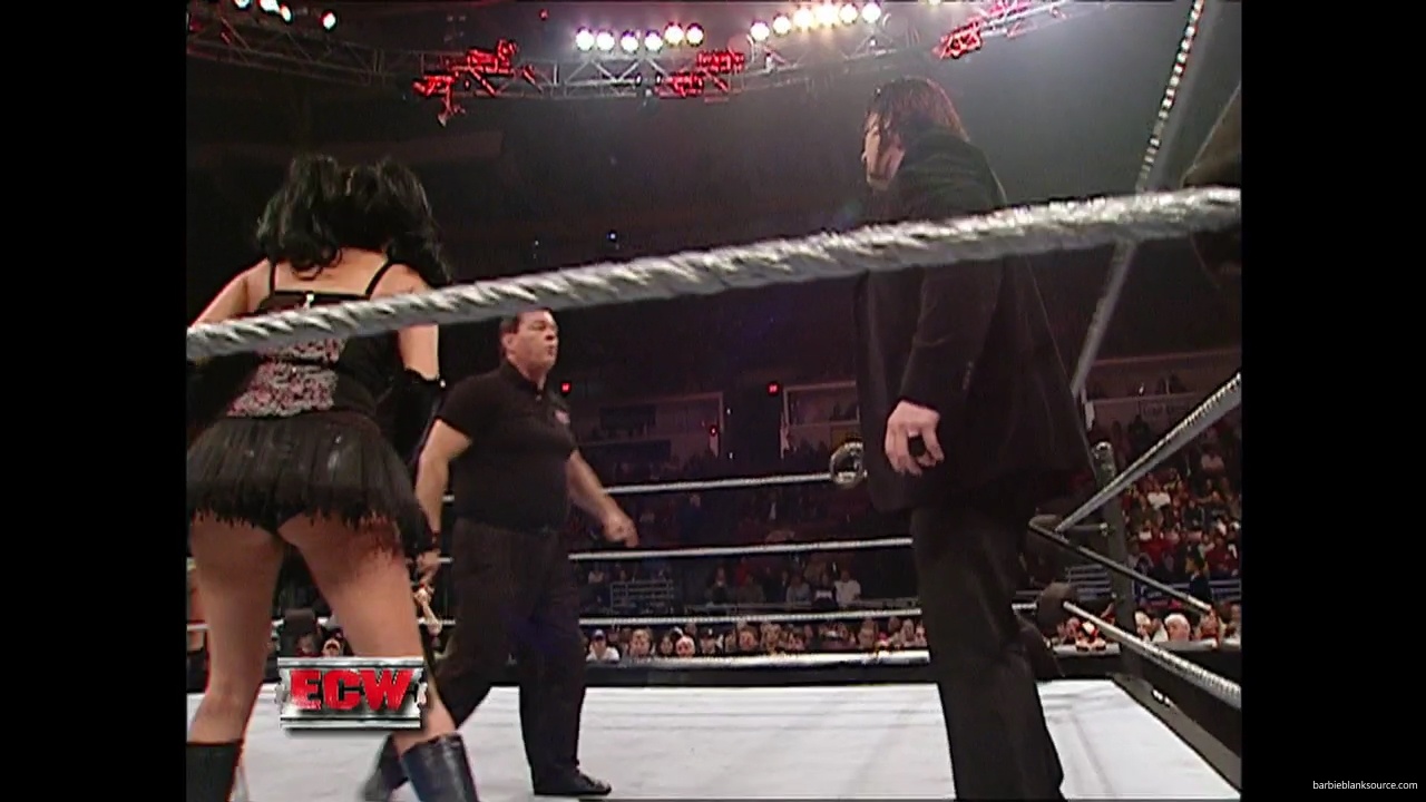 WWE_ECW_12_05_06_Ariel_vs_Kelly_mp40182.jpg