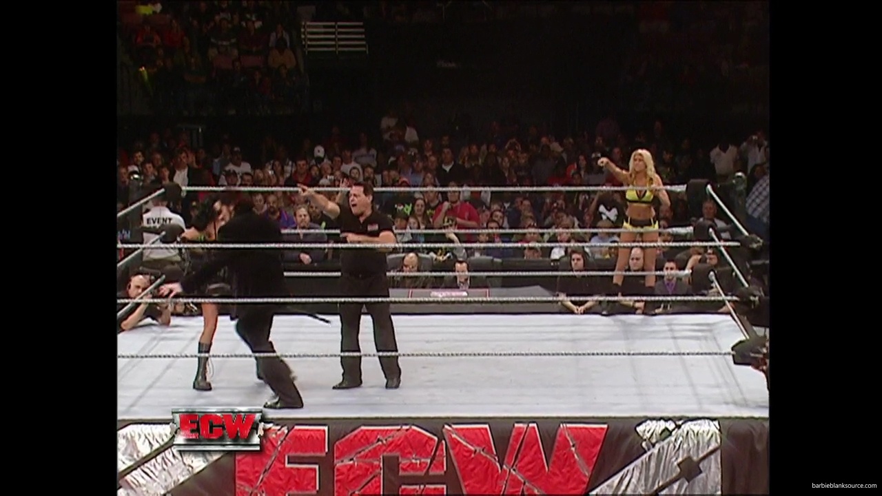 WWE_ECW_12_05_06_Ariel_vs_Kelly_mp40183.jpg