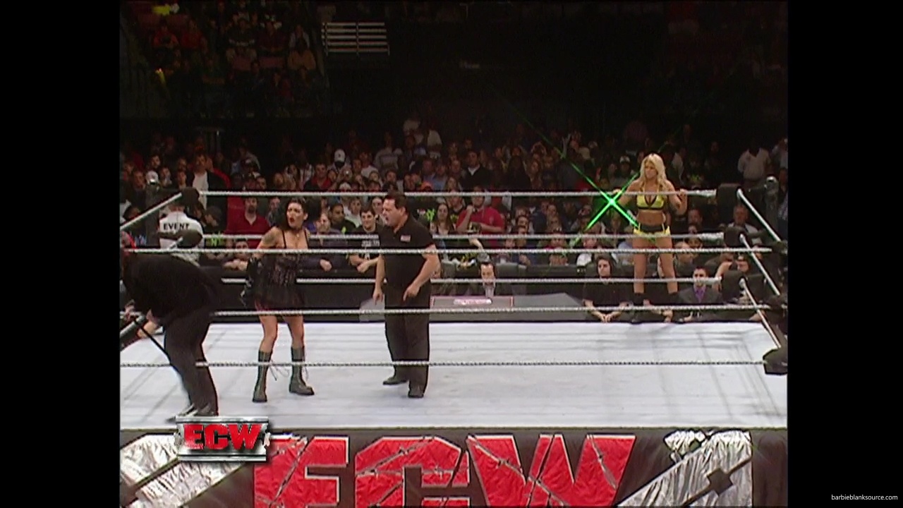 WWE_ECW_12_05_06_Ariel_vs_Kelly_mp40184.jpg