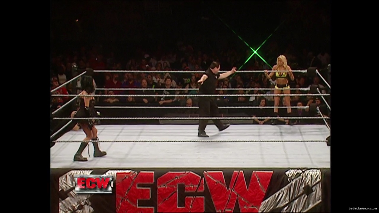 WWE_ECW_12_05_06_Ariel_vs_Kelly_mp40192.jpg