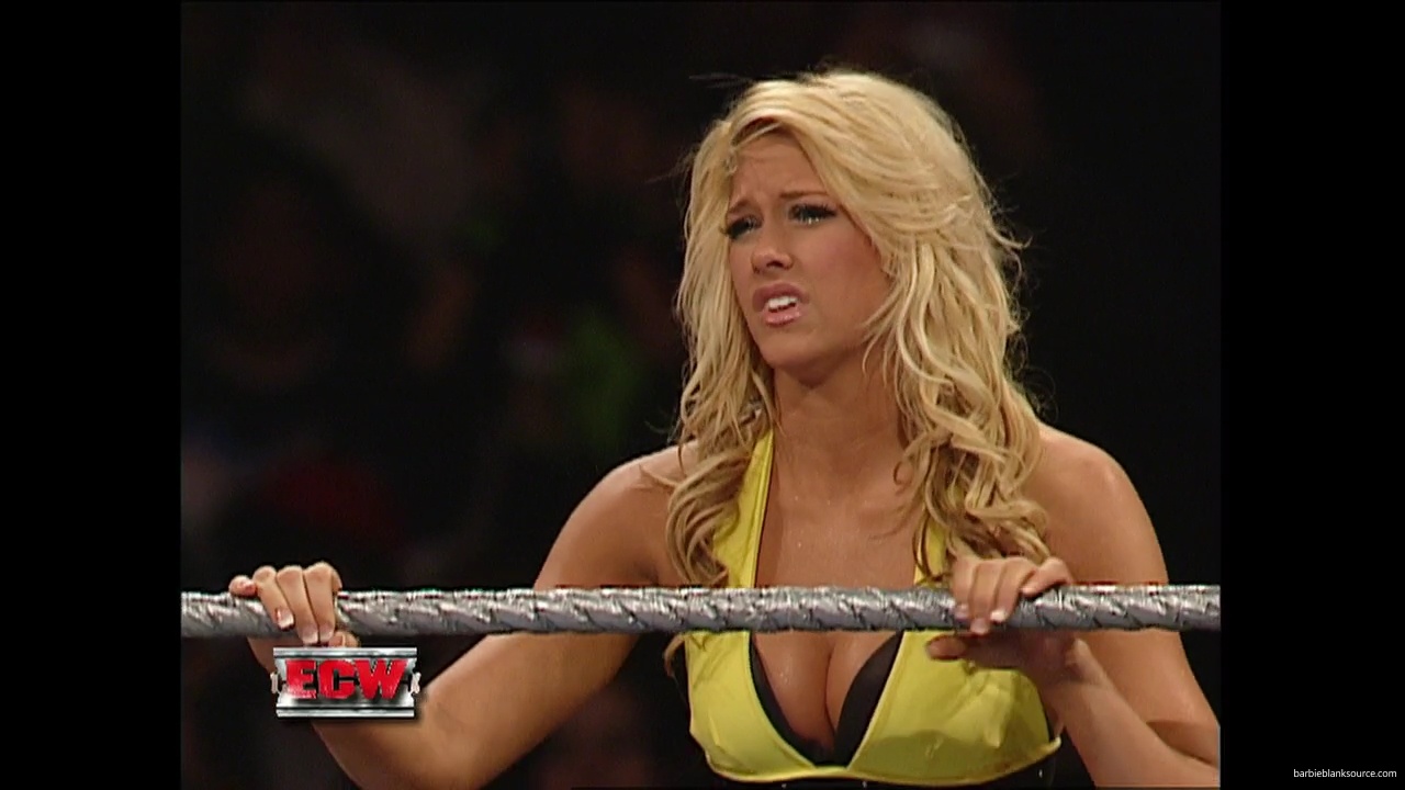 WWE_ECW_12_05_06_Ariel_vs_Kelly_mp40201.jpg