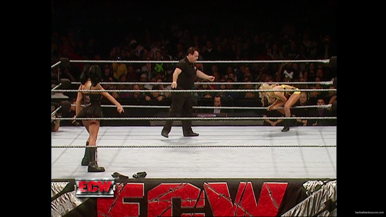 WWE_ECW_12_05_06_Ariel_vs_Kelly_mp40203.jpg