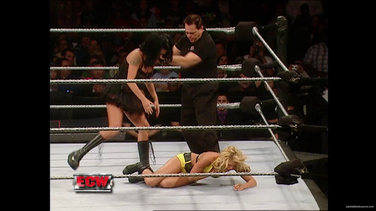 WWE_ECW_12_05_06_Ariel_vs_Kelly_mp40221.jpg