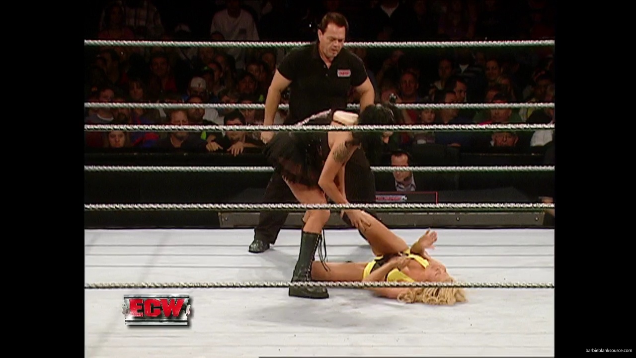 WWE_ECW_12_05_06_Ariel_vs_Kelly_mp40225.jpg