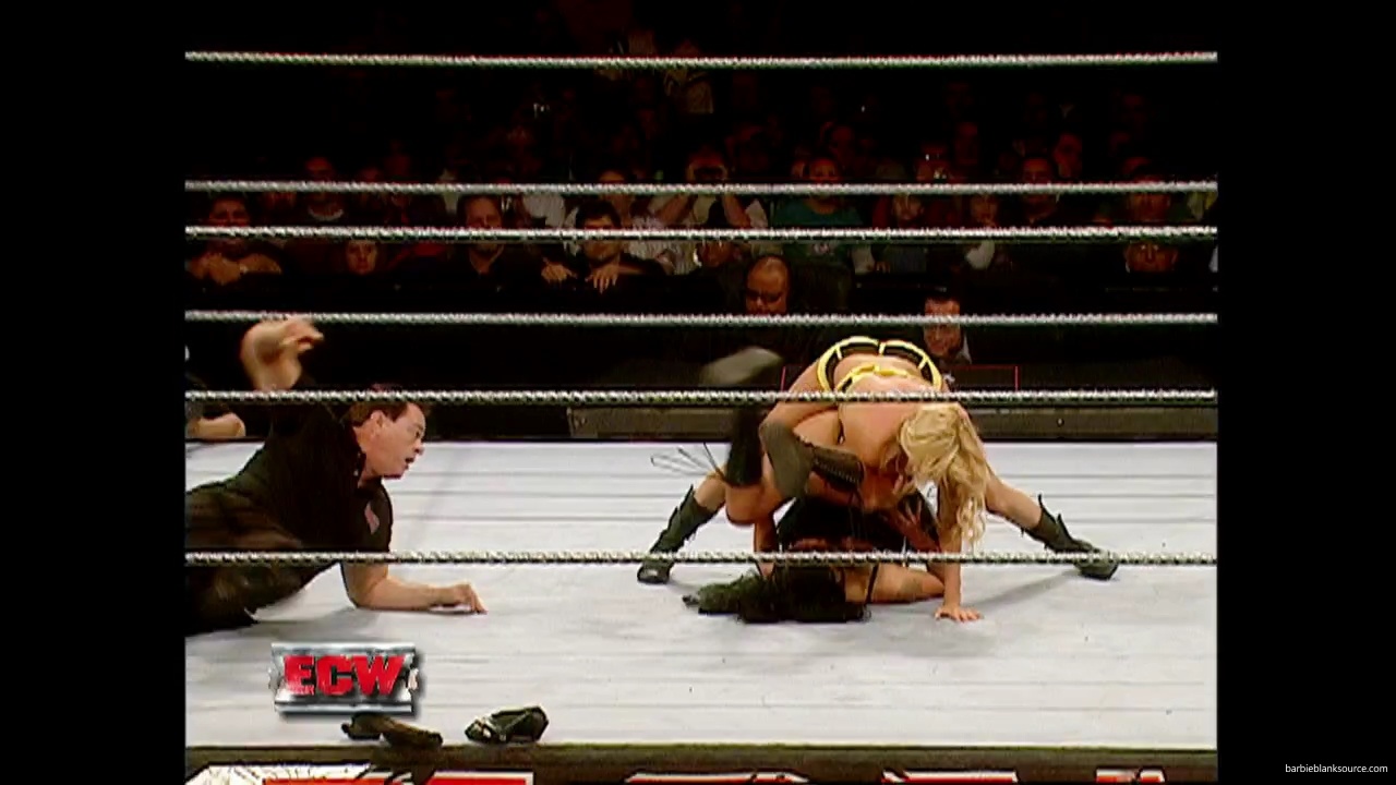 WWE_ECW_12_05_06_Ariel_vs_Kelly_mp40240.jpg