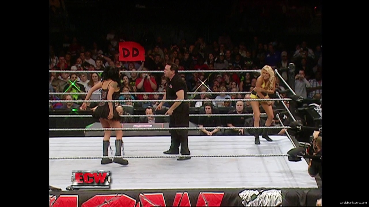 WWE_ECW_12_05_06_Ariel_vs_Kelly_mp40252.jpg