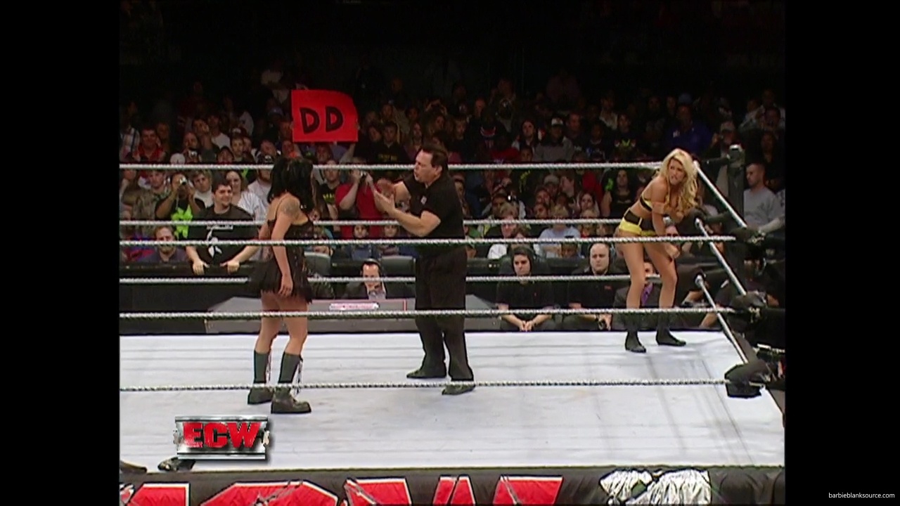 WWE_ECW_12_05_06_Ariel_vs_Kelly_mp40253.jpg