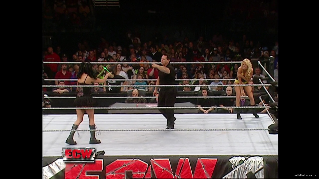 WWE_ECW_12_05_06_Ariel_vs_Kelly_mp40257.jpg