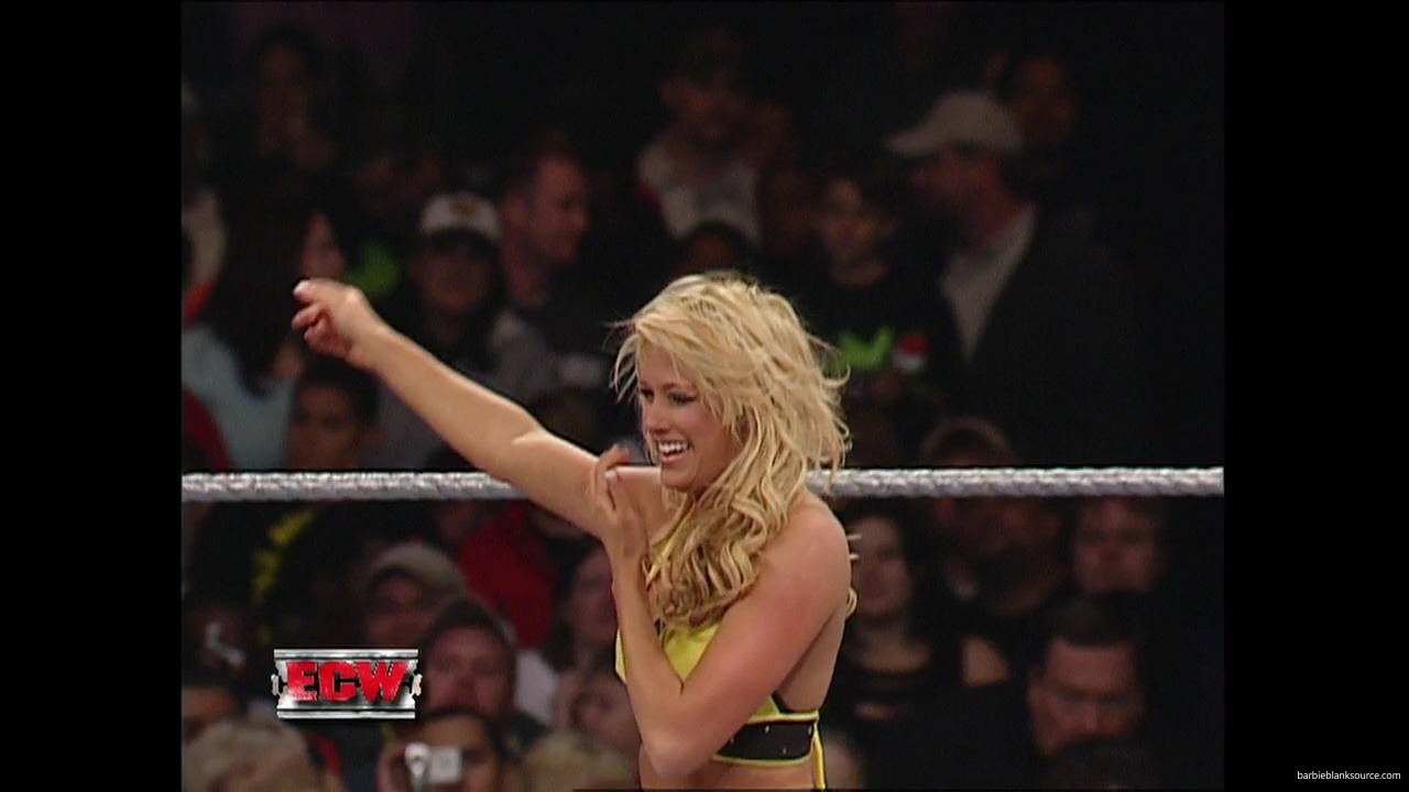 WWE_ECW_12_05_06_Ariel_vs_Kelly_mp40269.jpg