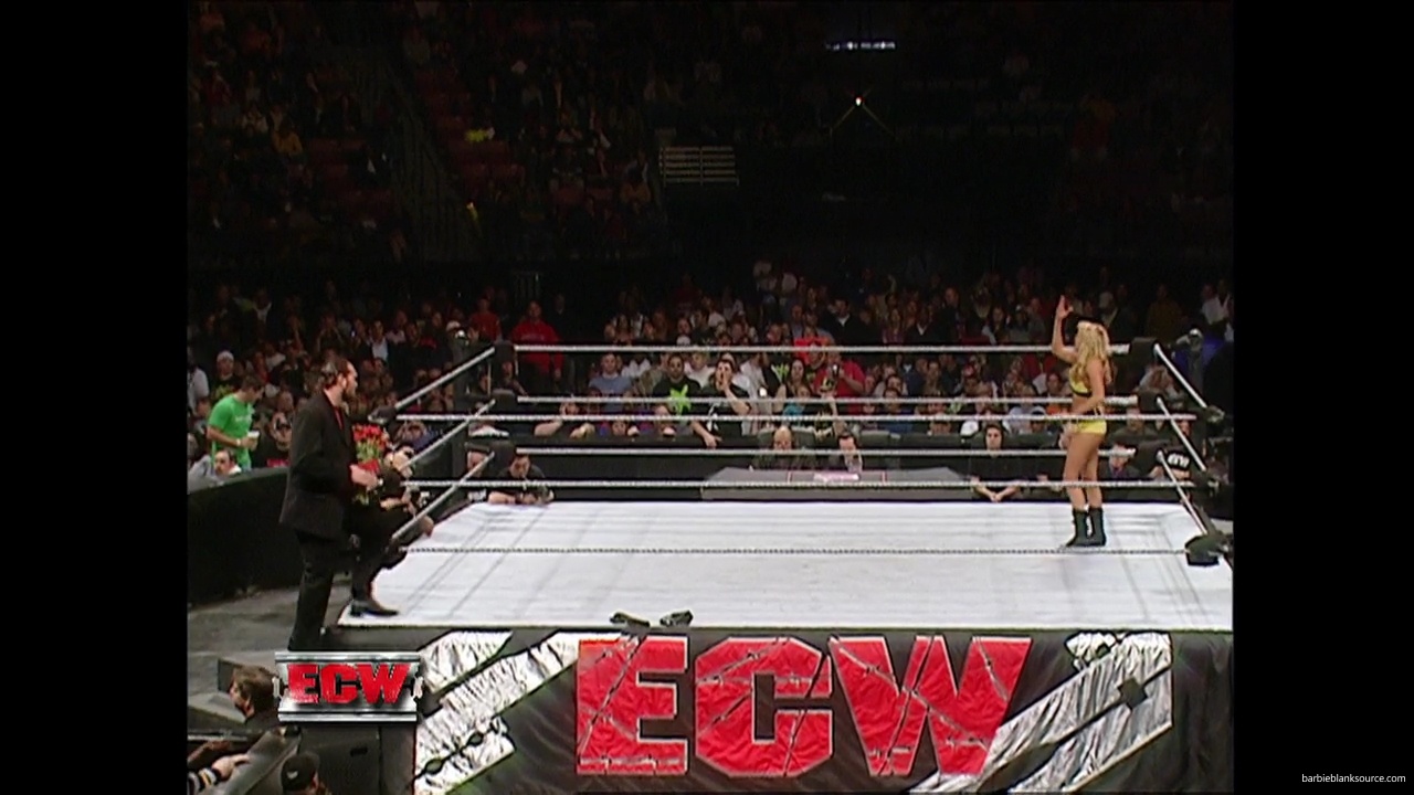 WWE_ECW_12_05_06_Ariel_vs_Kelly_mp40283.jpg