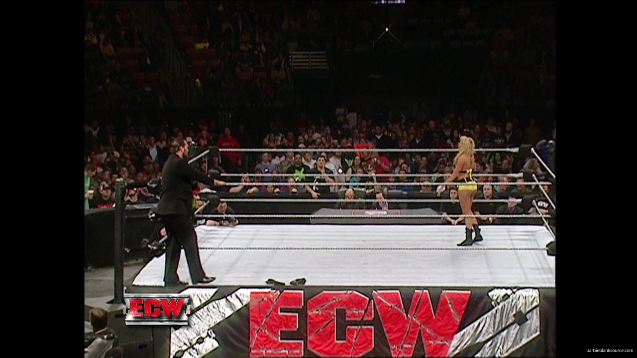 WWE_ECW_12_05_06_Ariel_vs_Kelly_mp40284.jpg