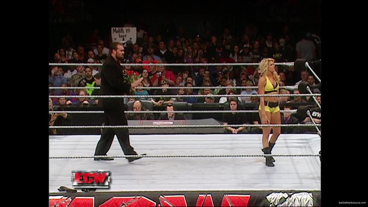 WWE_ECW_12_05_06_Ariel_vs_Kelly_mp40292.jpg