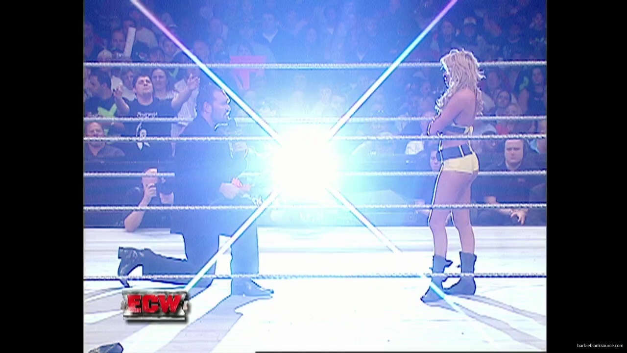 WWE_ECW_12_05_06_Ariel_vs_Kelly_mp40303.jpg