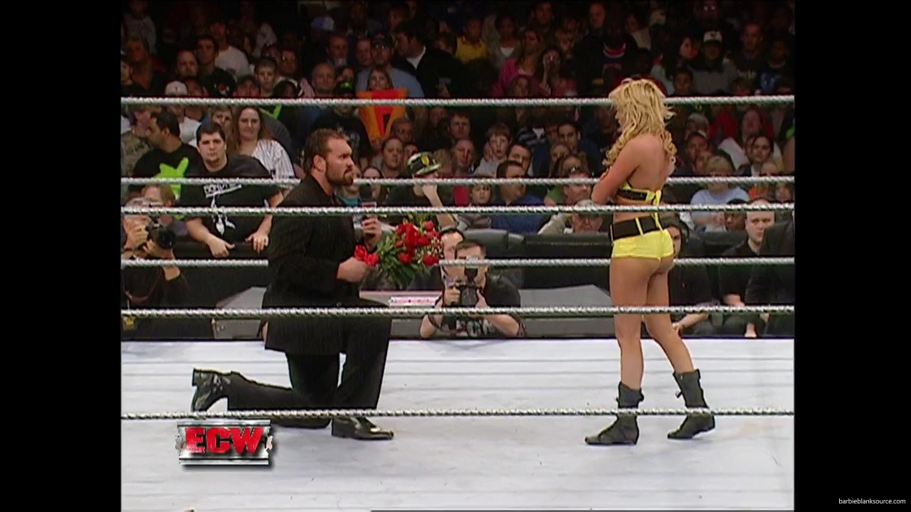 WWE_ECW_12_05_06_Ariel_vs_Kelly_mp40315.jpg