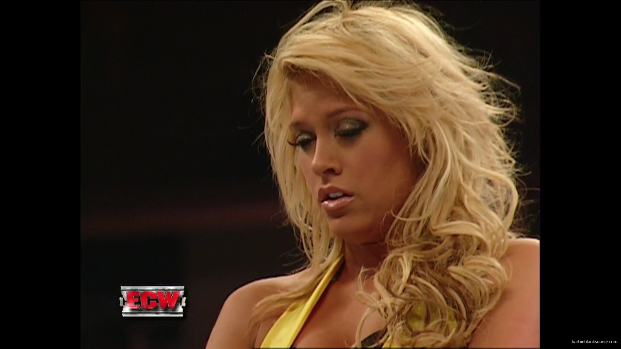 WWE_ECW_12_05_06_Ariel_vs_Kelly_mp40318.jpg